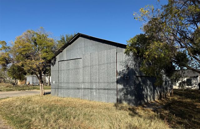 411 W New Mexico Avenue, Sweetwater, TX 79556