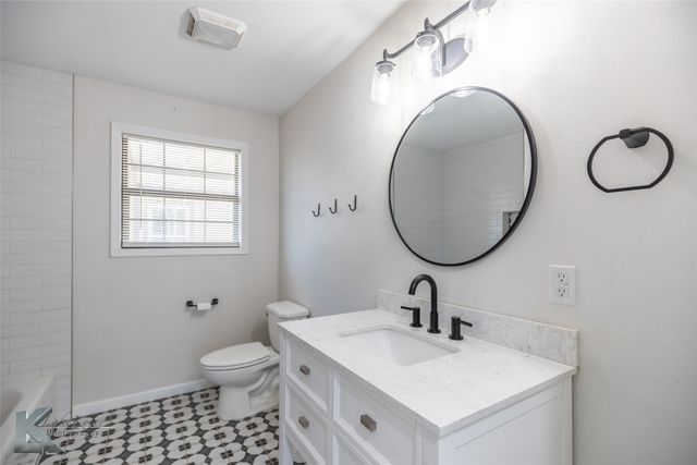 411 W New Mexico Avenue, Sweetwater, TX 79556