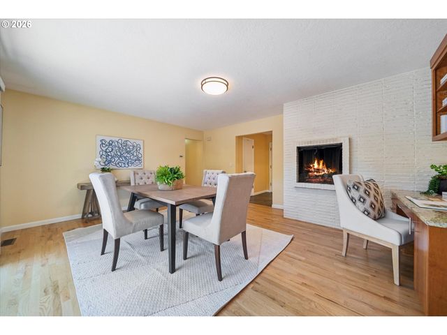 11820 Sw FOOTHILL Dr, Portland, OR 97225