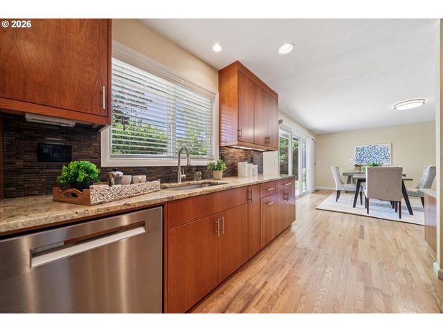 11820 Sw FOOTHILL Dr, Portland, OR 97225