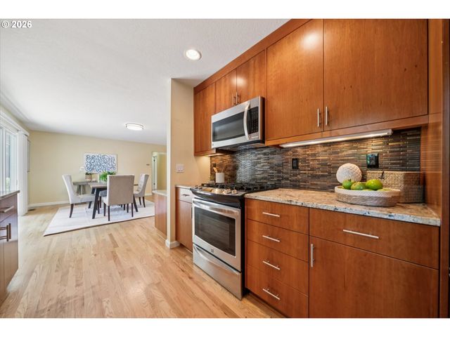 11820 Sw FOOTHILL Dr, Portland, OR 97225