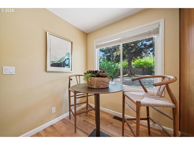 11820 Sw FOOTHILL Dr, Portland, OR 97225