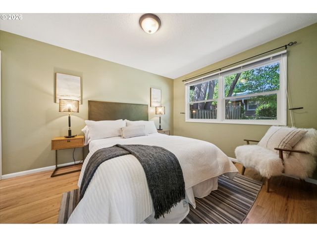 11820 Sw FOOTHILL Dr, Portland, OR 97225