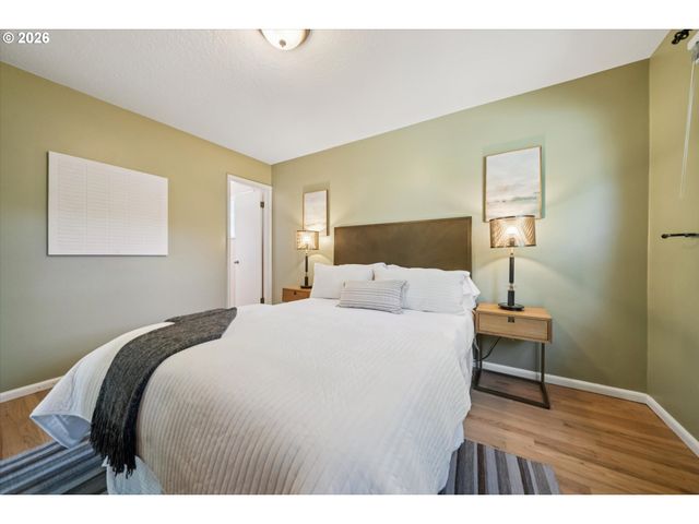11820 Sw FOOTHILL Dr, Portland, OR 97225