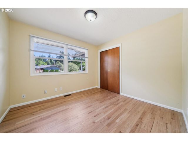 11820 Sw FOOTHILL Dr, Portland, OR 97225