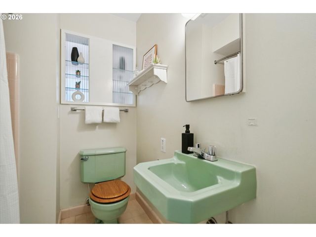 11820 Sw FOOTHILL Dr, Portland, OR 97225