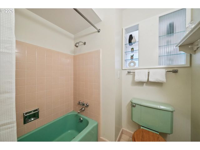 11820 Sw FOOTHILL Dr, Portland, OR 97225