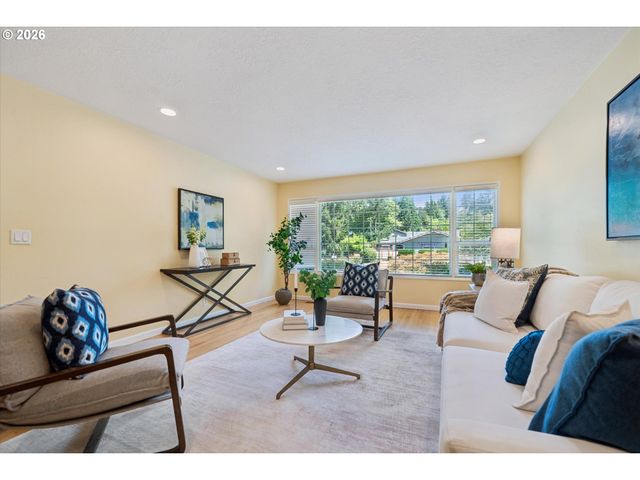 11820 Sw FOOTHILL Dr, Portland, OR 97225