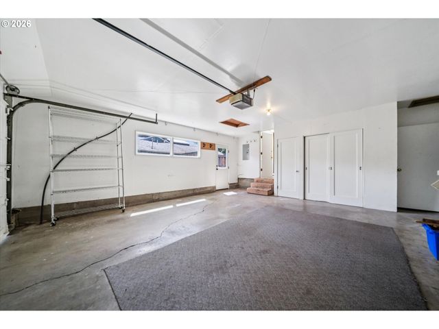 11820 Sw FOOTHILL Dr, Portland, OR 97225