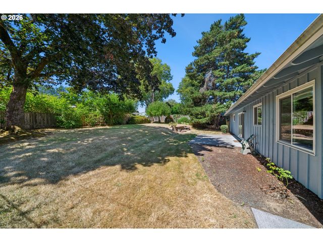 11820 Sw FOOTHILL Dr, Portland, OR 97225