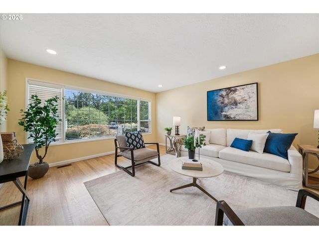 11820 Sw FOOTHILL Dr, Portland, OR 97225