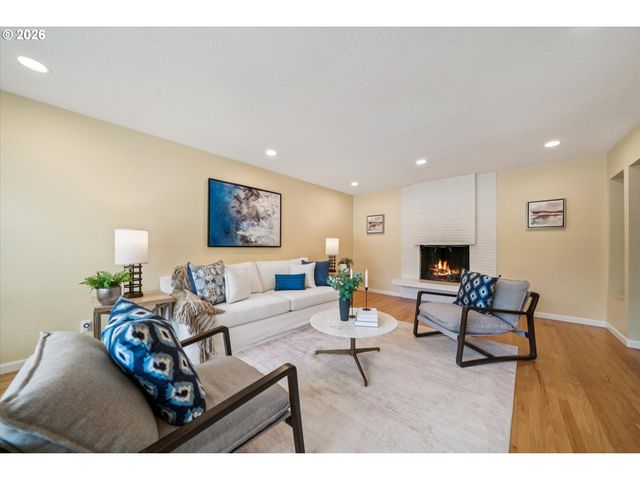 11820 Sw FOOTHILL Dr, Portland, OR 97225