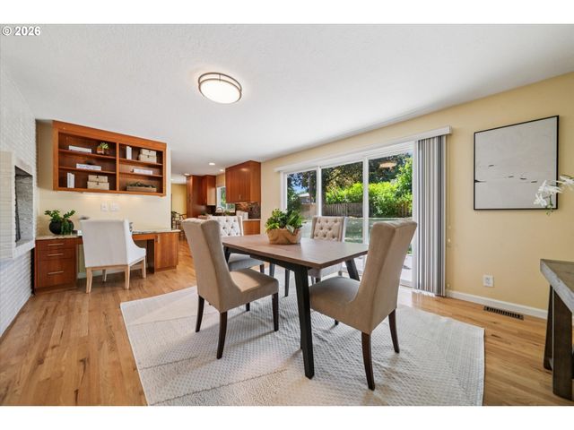 11820 Sw FOOTHILL Dr, Portland, OR 97225