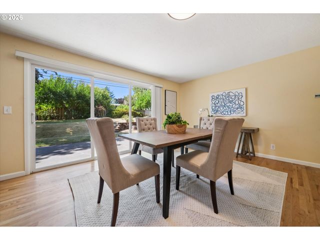 11820 Sw FOOTHILL Dr, Portland, OR 97225