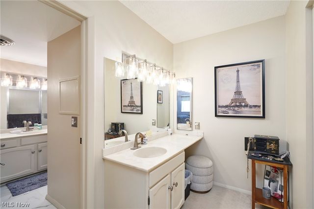 1006 Bunker Drive 203, Fairlawn, OH 44333