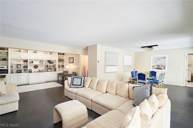 1006 Bunker Drive 203, Fairlawn, OH 44333