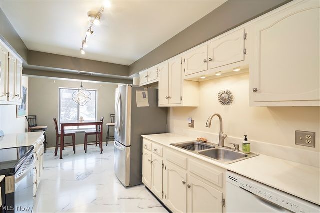 1006 Bunker Drive 203, Fairlawn, OH 44333