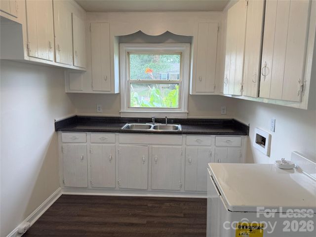 1520 Effingham Road, Charlotte, NC 28208