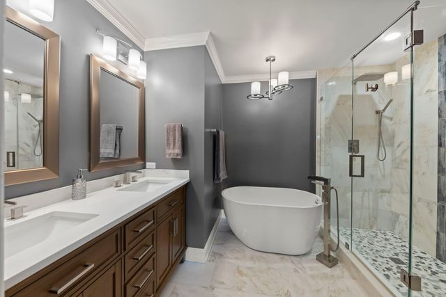 11S471 Rachael Court, Willowbrook, IL 60527