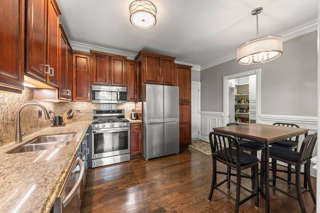 11S471 Rachael Court, Willowbrook, IL 60527