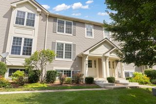 11S471 Rachael Court, Willowbrook, IL 60527