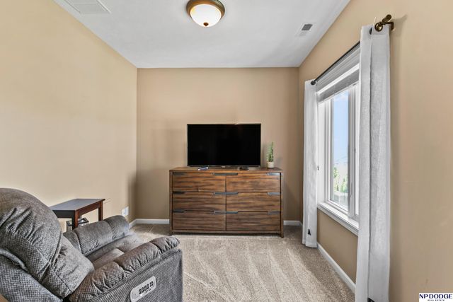 1504 S 210 Street, Omaha, NE 68022