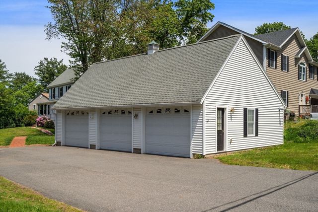 13 Highland Rd, Middleton, MA 01949