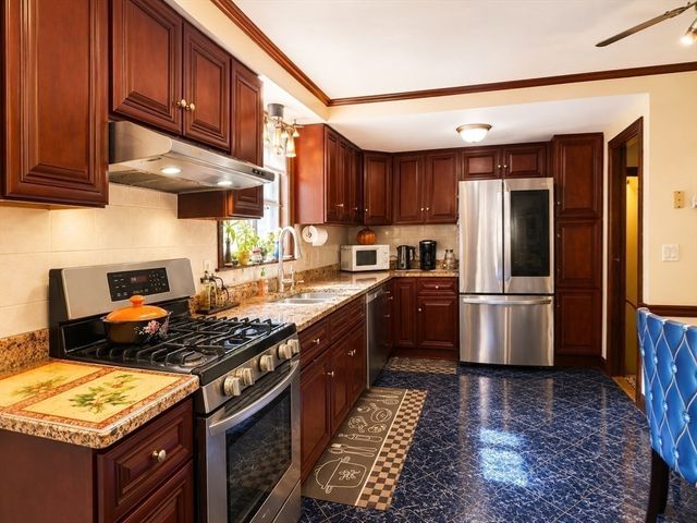 19 Cavanaugh Rd, Braintree, MA 02184