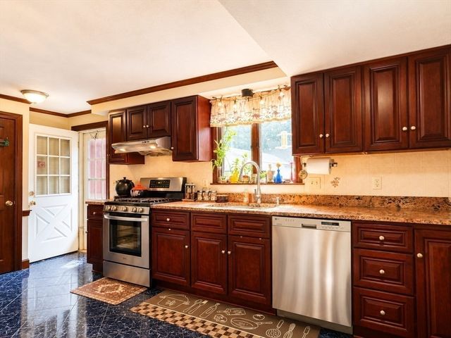 19 Cavanaugh Rd, Braintree, MA 02184