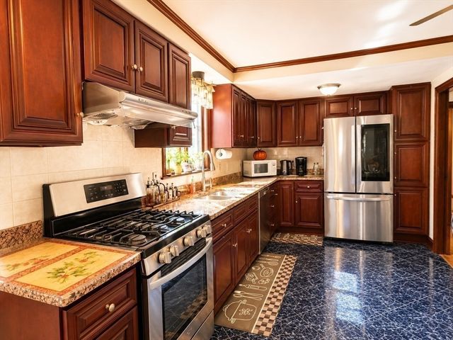 19 Cavanaugh Rd, Braintree, MA 02184