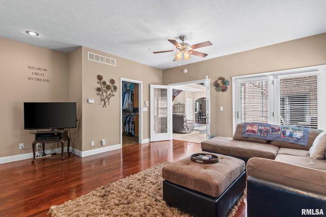 13599 WOODLAND Drive, Athens, IL 62613