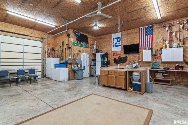 13599 WOODLAND Drive, Athens, IL 62613