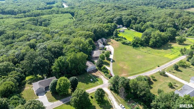 13599 WOODLAND Drive, Athens, IL 62613