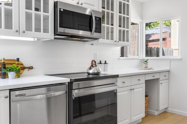 4436 Hyacinth Ave, Oakland, CA 94619