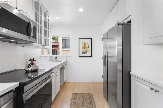 4436 Hyacinth Ave, Oakland, CA 94619