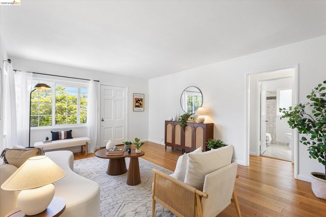 4436 Hyacinth Ave, Oakland, CA 94619