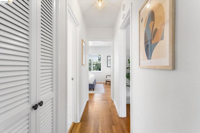 4436 Hyacinth Ave, Oakland, CA 94619