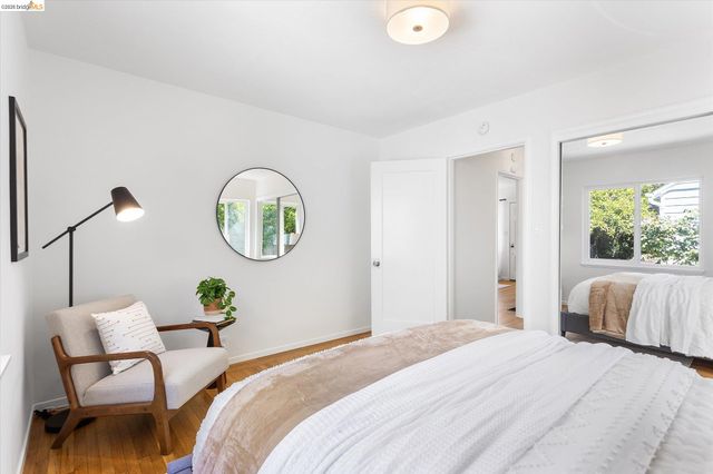4436 Hyacinth Ave, Oakland, CA 94619