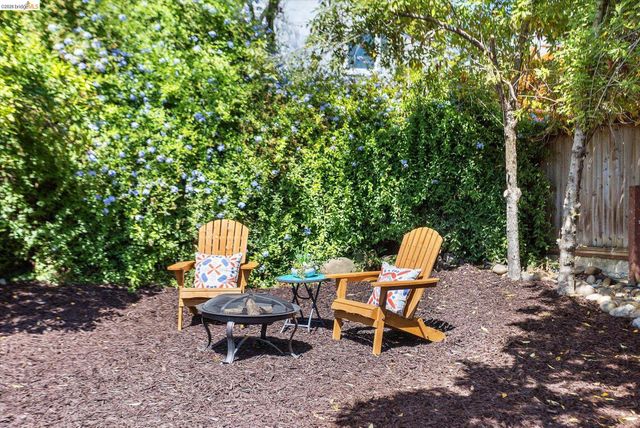 4436 Hyacinth Ave, Oakland, CA 94619