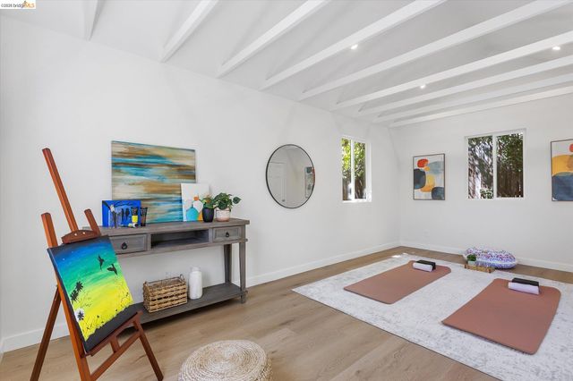 4436 Hyacinth Ave, Oakland, CA 94619