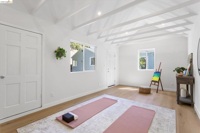4436 Hyacinth Ave, Oakland, CA 94619