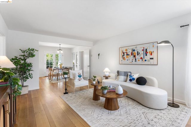 4436 Hyacinth Ave, Oakland, CA 94619