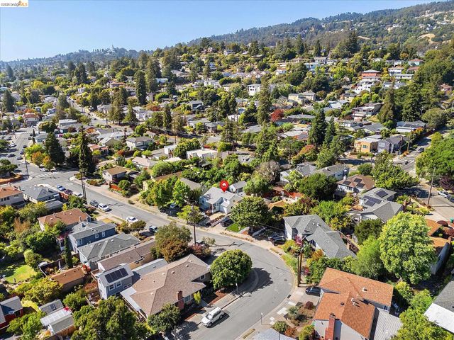 4436 Hyacinth Ave, Oakland, CA 94619