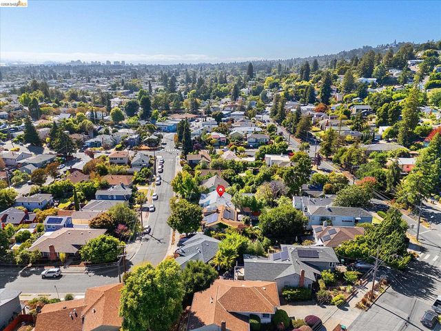 4436 Hyacinth Ave, Oakland, CA 94619