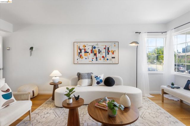 4436 Hyacinth Ave, Oakland, CA 94619