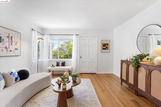 4436 Hyacinth Ave, Oakland, CA 94619