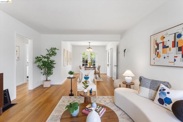 4436 Hyacinth Ave, Oakland, CA 94619