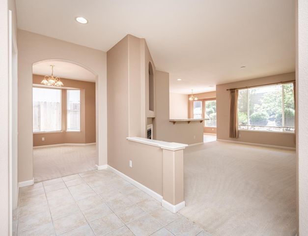 3915 Coldwater Dr, Rocklin, CA 95765