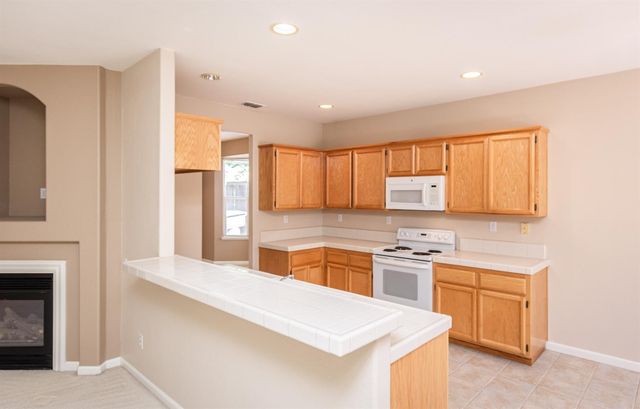 3915 Coldwater Dr, Rocklin, CA 95765