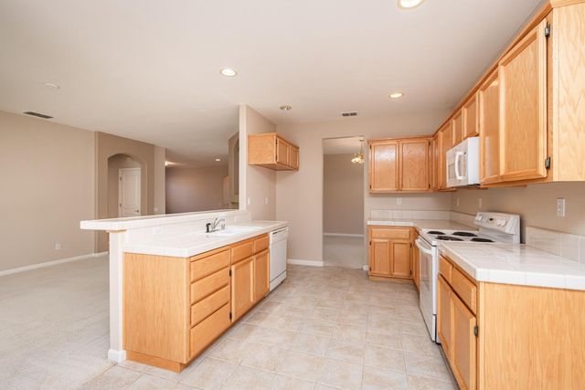 3915 Coldwater Dr, Rocklin, CA 95765